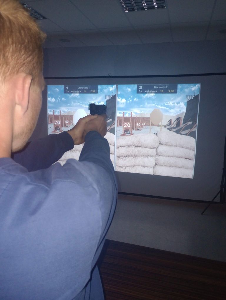 Strzelectwo jako część edukacji dla bezpieczeństwa: Warsztaty AZS w szkole. Zajęcia na wirtualnej strzelnicy.