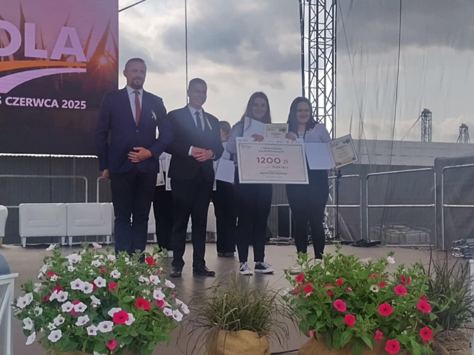 Wielki Sukces Uczennic ZSCKR w Nowosielcach podczas VI Krajowych Dni Pola Bratoszewice 2025 - zdjęcie