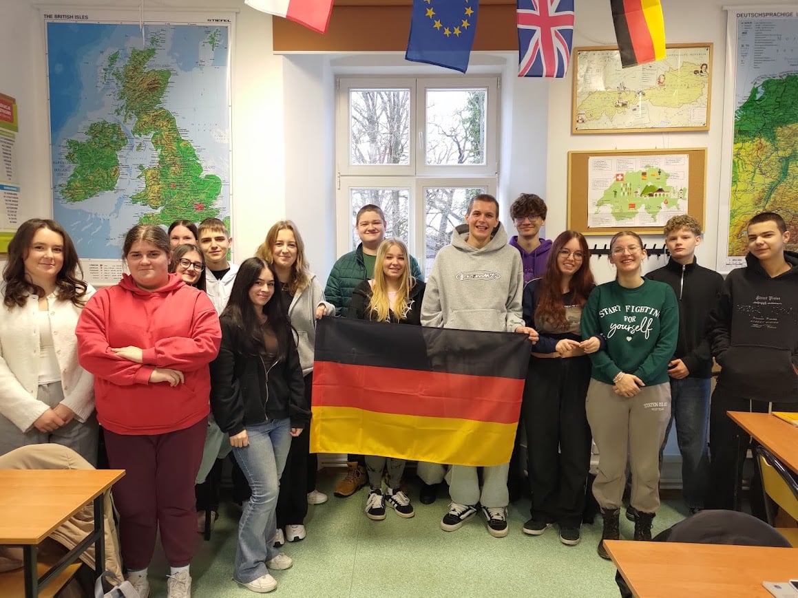 DZIEŃ JĘZYKÓW OBCYCH W ZSCKR NOWOSIELCE 🇮🇹 🇪🇸 🇺🇸 🇬🇧 🇸🇪 - zdjęcie