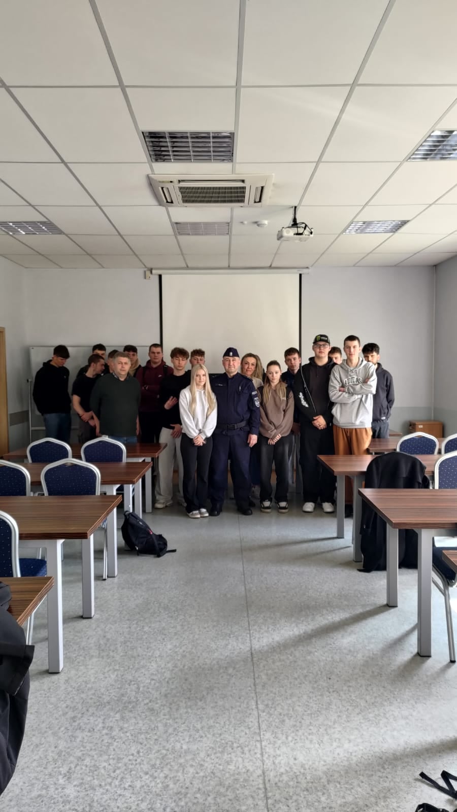 SPOTKANIE KLAS 2FTR I 3BT Z FUNKCJONARIUSZEM POLICJI 👮👮‍♀